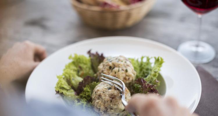 Essen-Knödel-Salat-alfi