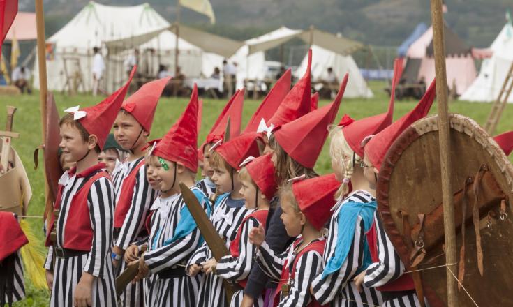 Children dressed-up as dwarves