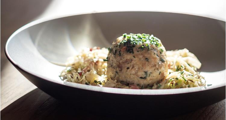 Knödel-Essen-Typisch-af